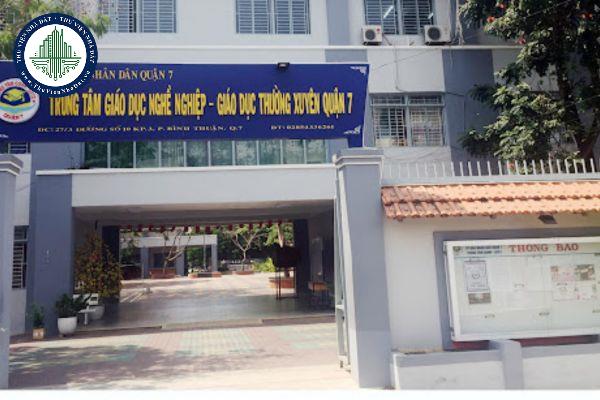 Quy định về Hội đồng thi đua và khen thưởng của Trung tâm giáo dục thường xuyên được quy định như thế nào?