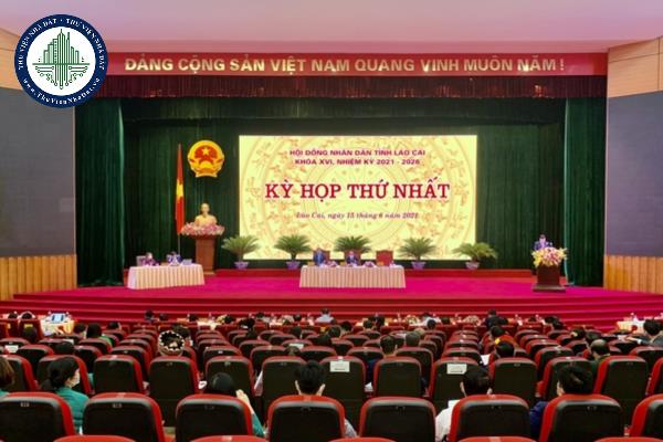 Quy định về việc xem xét báo cáo hoạt động của Hội đồng nhân dân cấp tỉnh được quy định như thế nào?