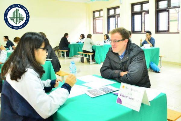 Thi vấn đáp 01 giảng viên thực hiện có đúng không?