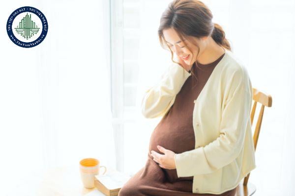 Thời gian 12 tháng trước khi sinh con được xác định như thế nào?