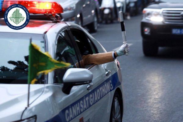 Tín hiệu của xe quân sự đi làm nhiệm vụ khẩn cấp được quy định như thế nào?