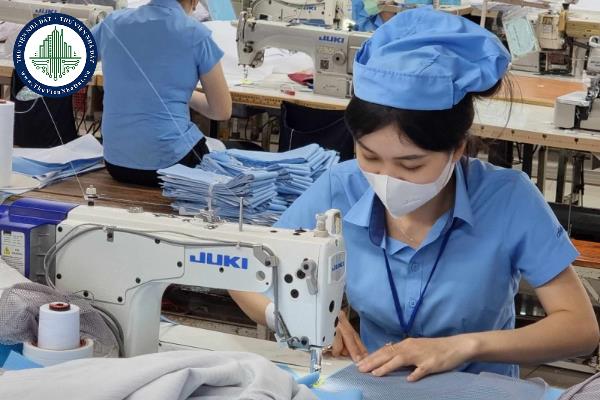 Tổng giờ làm thêm một năm đối với người lao động làm công việc sản xuất có tính thời vụ là bao nhiêu?