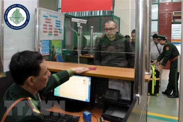 Trách nhiệm của Cơ quan kiểm soát xuất nhập cảnh tại cửa khẩu đối với doanh nghiệp lữ hành quốc tế, khách quá cảnh du lịch Việt Nam được quy định như thế nào?