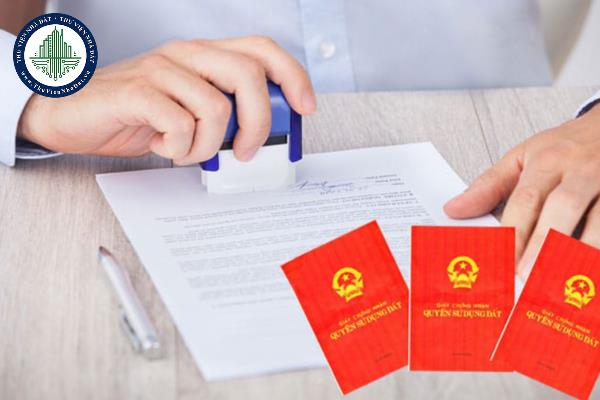 Trách nhiệm của hội đồng xác định giá bán tài sản trên đất, chuyển nhượng quyền sử dụng đất theo hình thức chỉ định được quy định ra sao?