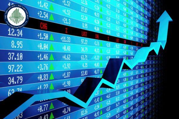 Trách nhiệm của Ủy ban Chứng khoán nhà nước về việc giám sát giao dịch chứng khoán trên thị trường chứng khoán được quy định ra sao?