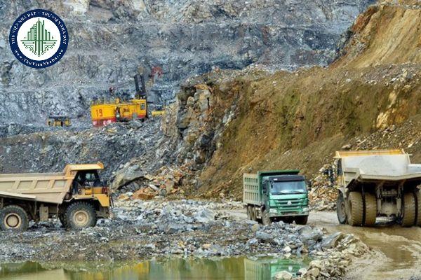 Trách nhiệm và quyền hạn của Ủy viên Hội đồng thẩm định kết quả xác định chi phí thăm dò khoáng sản phải hoàn trả được quy định như thế nào?