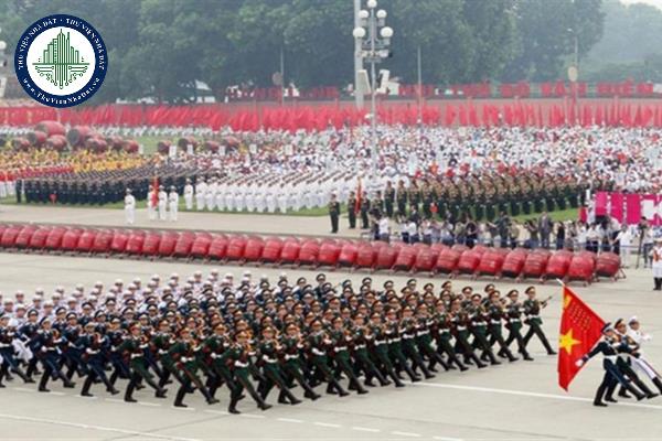 Trong lĩnh vực quốc phòng, an ninh, trật tự, an toàn xã hội, Hội đồng nhân dân huyện quyết định những vấn đề gì?
