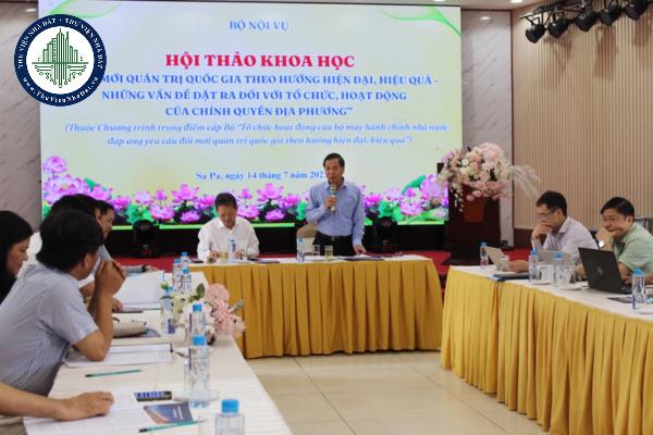 Trong lĩnh vực xây dựng chính quyền địa phương và quản lý địa giới hành chính, Hội đồng nhân dân tỉnh quyết định những vấn đề gì?