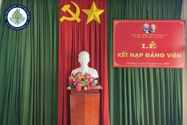 Tuổi đời và trình độ học vấn của người vào Đảng được quy định thế nào?