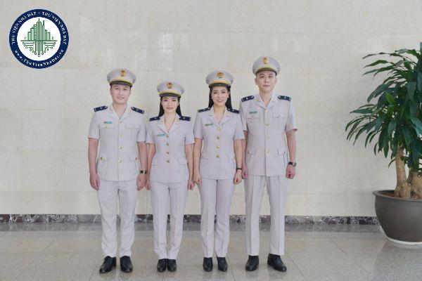 Vào tháng nào sẽ mang, mặc trang phục kiểu dáng thu - đông của hải quan theo quy định của pháp luật hiện hành?