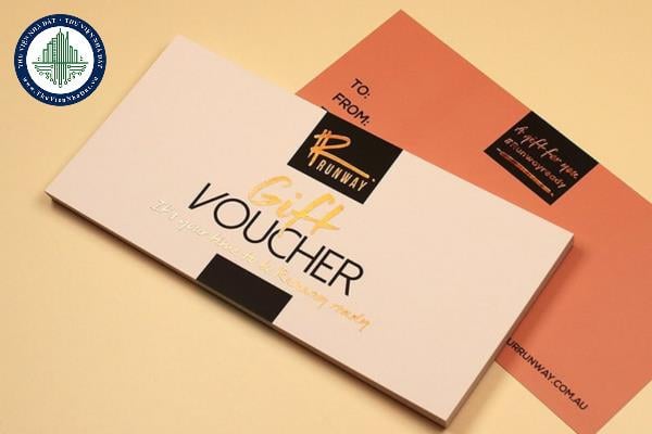 Việc bán hàng, cung ứng dịch vụ có kèm theo phiếu mua hàng, phiếu sử dụng dịch vụ được quy định ra sao?