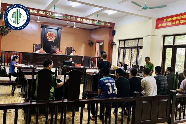 Xét xử đối với người dưới 18 tuổi phạm tội được quy định như thế nào?