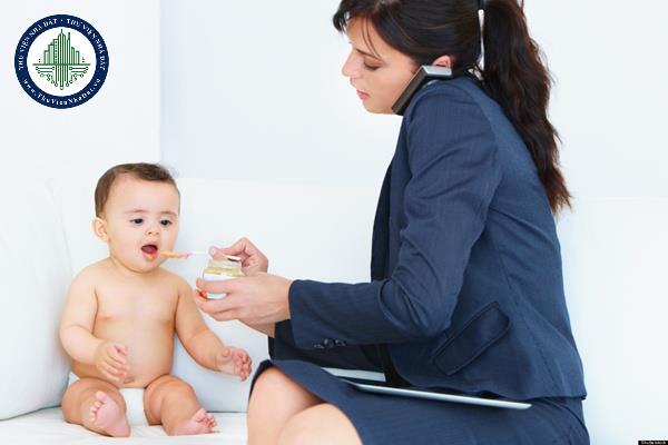 Xử lý kỷ luật đối với công chức đang nuôi con dưới 12 tháng tuổi như thế nào?