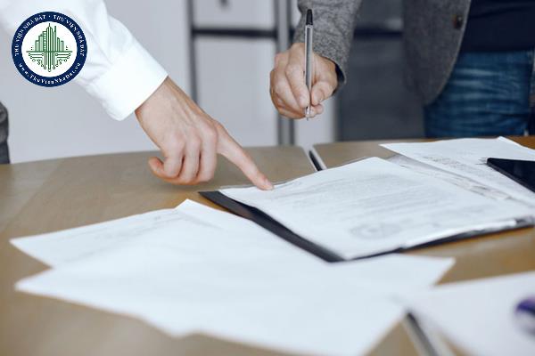 Xử phạt tổ chức làm thủ tục cấp lại GCN đủ điều kiện kinh doanh dịch vụ kế toán chậm dưới 15 ngày trong trường hợp phải cấp lại được quy định như thế nào?