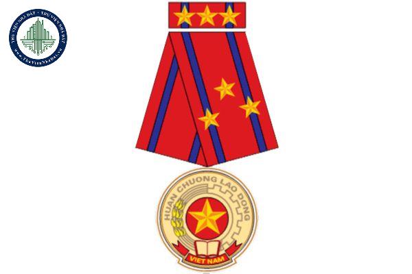 Trong quy định của luật thi đua khen thưởng, việc trao tặng “Huân chương Lao động” hạng Nhất được thực hiện như thế nào?