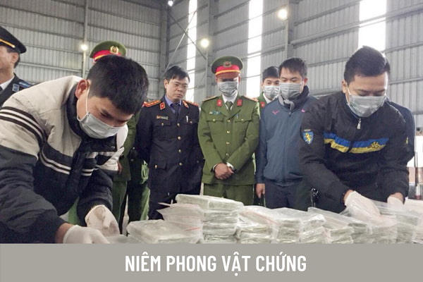 Trình tự, thủ tục niêm phong vật chứng là gì? Ai là người tham gia niêm phong, mở niêm phong vật chứng?