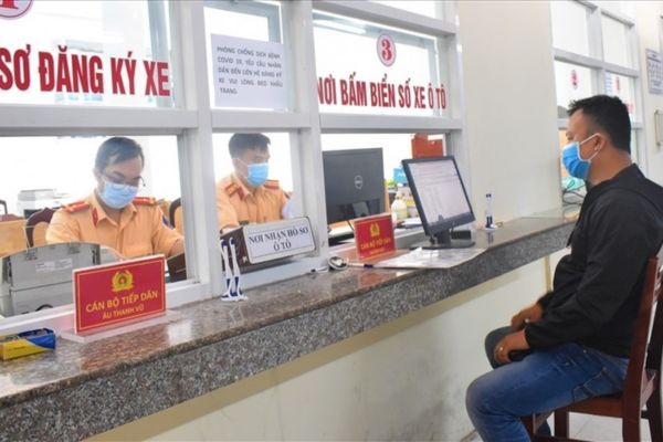 Bán xe không làm thủ tục thu hồi giấy đăng ký xe, biển số xe có bị xử phạt theo quy định không?