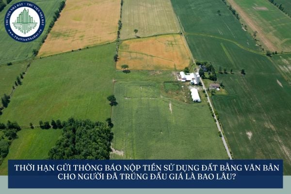 Thời hạn gửi thông báo nộp tiền sử dụng đất bằng văn bản cho người đã trúng đấu giá là bao lâu?