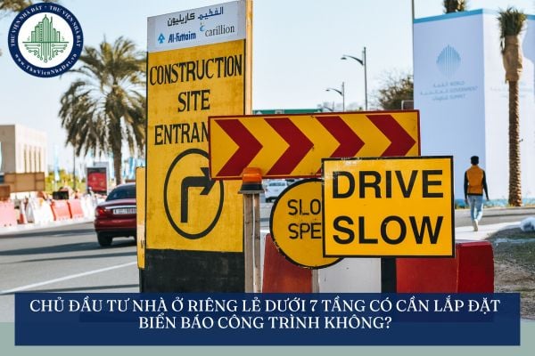Chủ đầu tư nhà ở riêng lẻ dưới 7 tầng có cần lắp đặt biển báo công trình không?