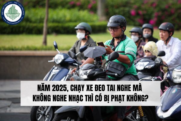 Năm 2025, chạy xe đeo tai nghe mà không nghe nhạc thì có bị phạt không?