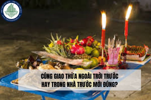 Cúng giao thừa ngoài trời hay trong nhà trước mới đúng?