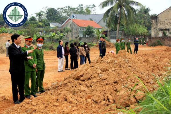 Quyết định gia hạn trưng dụng đất được gửi cho ai và có cần phải thực hiện bằng văn bản không? (Hình từ internet) 