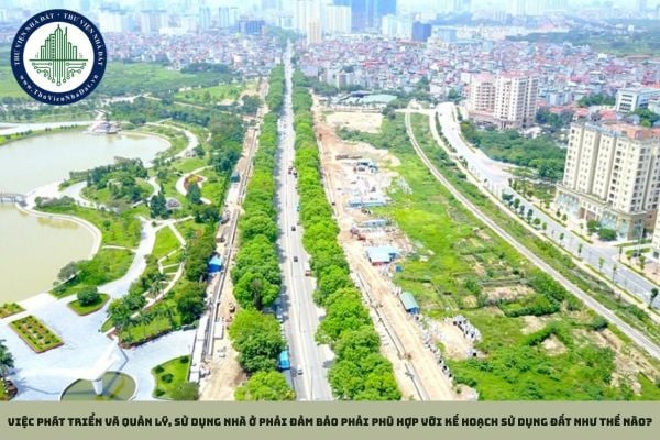 Việc phát triển và quản lý, sử dụng nhà ở phải đảm bảo phải phù hợp với kế hoạch sử dụng đất như thế nào?