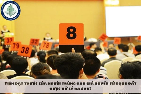 Tiền đặt trước của người trúng đấu giá quyền sử dụng đất được xử lý ra sao?