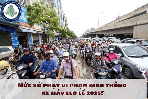 Xe máy leo lề phạt bao nhiêu 2025? Mức xử phạt vi phạm giao thông xe máy leo lề 2025?