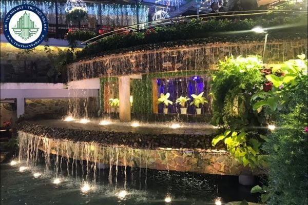Xu hướng thiết kế quán cà phê sân vườn có thác nước nhân tạo
