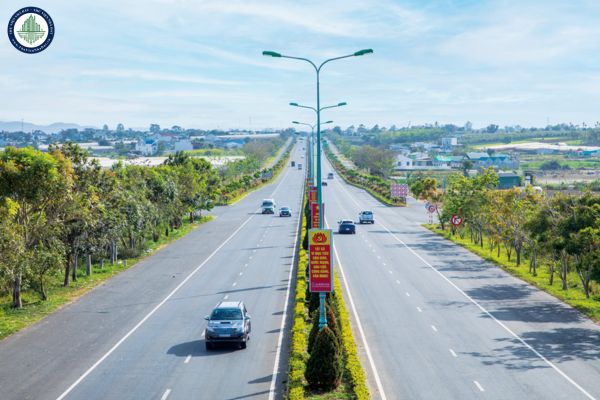 Dự án đường cao tốc Tân Phú Bảo Lộc được đầu tư theo phương thức gì? Đất tại Lâm Đồng để xây dựng kết cấu hạ tầng đường bộ cao tốc Tân Phú Bảo Lộc bao gồm những loại đất nào?