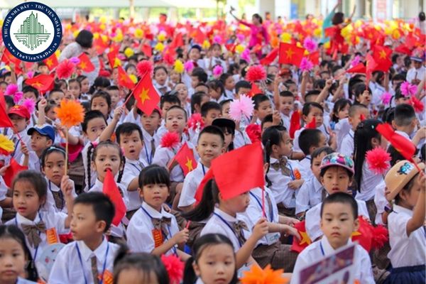 Học sinh tiểu học đạt danh hiệu gì thì được tặng giấy khen?