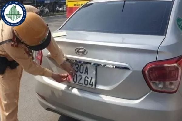 Mức phạt lỗi che biển số xe máy, xe ô tô năm 2025 là bao nhiêu? Lỗi che biển số xe bị trừ bao nhiêu điểm GPLX?
