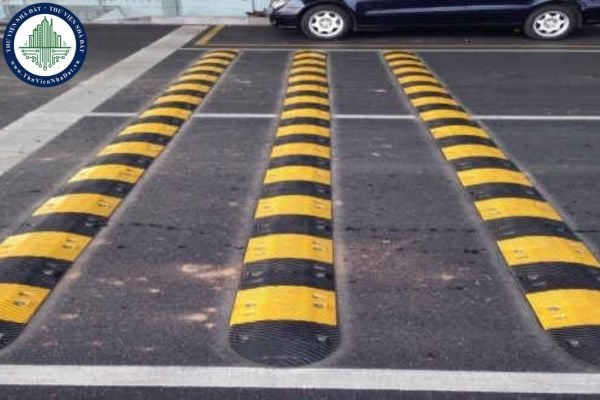 Gờ giảm tốc là gì? Gờ giảm tốc có tác dụng gì? Khu vực đường ngang không có người gác có bố trí gờ giảm tốc không?