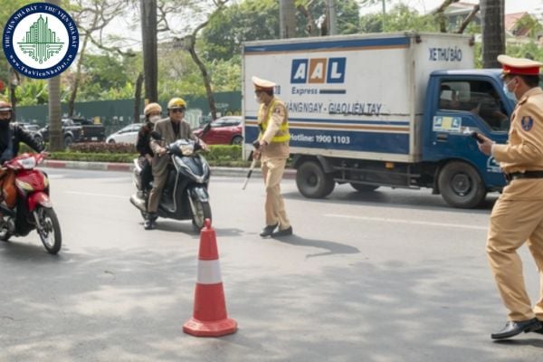 Năm 2025, lỗi không tuân thủ vạch kẻ đường đối với người đi bộ phạt bao nhiêu? Có mấy loại vạch kẻ đường?