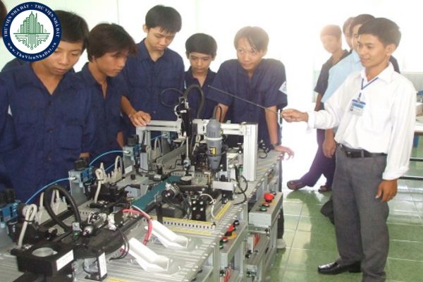 Tổng hợp Quyết định về chương trình bồi dưỡng nhà giáo theo tiêu chuẩn chức danh nghề nghiệp của Bộ Giáo dục và Đào tạo?