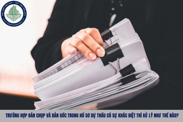 Trường hợp bản chụp và bản gốc trong hồ sơ dự thầu có sự khác biệt thì xử lý như thế nào?