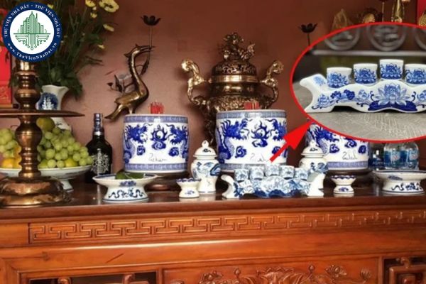 Vì sao cần thay nước, dâng nước trên bàn thờ khi thắp hương?
