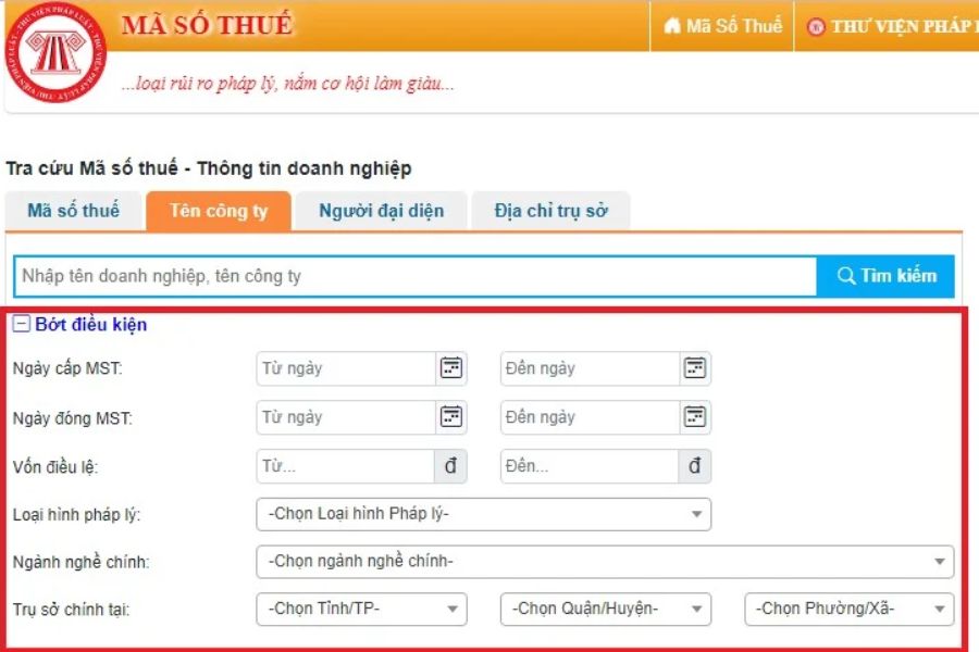 Căn cứ Điều 35 Luật Quản lý thuế 2019 quy định về sử dụng mã số thuế  - Người nộp thuế phải ghi mã số thuế được cấp vào hóa đơn, chứng từ, tài liệu khi thực hiện các giao dịch kinh doanh; mở tài khoản tiền gửi tại ngân hàng thương mại, tổ chức tín dụng khác; khai thuế, nộp thuế, miễn thuế, giảm thuế, hoàn thuế, không thu thuế, đăng ký tờ khai hải quan và thực hiện các giao dịch về thuế khác đối với tất cả các nghĩa vụ phải nộp ngân sách nhà nước, kể cả trường hợp người nộp thuế hoạt động sản xuất, kinh doanh tại nhiều địa bàn khác nhau.  - Người nộp thuế phải cung cấp mã số thuế cho cơ quan, tổ chức có liên quan hoặc ghi mã số thuế trên hồ sơ khi thực hiện thủ tục hành chính theo cơ chế một cửa liên thông với cơ quan quản lý thuế.  - Cơ quan quản lý thuế, Kho bạc Nhà nước, ngân hàng thương mại phối hợp thu ngân sách nhà nước, tổ chức được cơ quan thuế ủy nhiệm thu thuế sử dụng mã số thuế của người nộp thuế trong quản lý thuế và thu thuế vào ngân sách nhà nước.  - Ngân hàng thương mại, tổ chức tín dụng khác phải ghi mã số thuế trong hồ sơ mở tài khoản và các chứng từ giao dịch qua tài khoản của người nộp thuế.  - Tổ chức, cá nhân khác trong việc tham gia quản lý thuế sử dụng mã số thuế đã được cấp của người nộp thuế khi cung cấp thông tin liên quan đến việc xác định nghĩa vụ thuế.  - Khi bên Việt Nam chi trả tiền cho tổ chức, cá nhân có hoạt động kinh doanh xuyên biên giới dựa trên nền tảng trung gian kỹ thuật số không hiện diện tại Việt Nam thì phải sử dụng mã số thuế đã cấp cho tổ chức, cá nhân này để khấu trừ, nộp thay.  - Khi mã số định danh cá nhân được cấp cho toàn bộ dân cư thì sử dụng mã số định danh cá nhân thay cho mã số thuế.