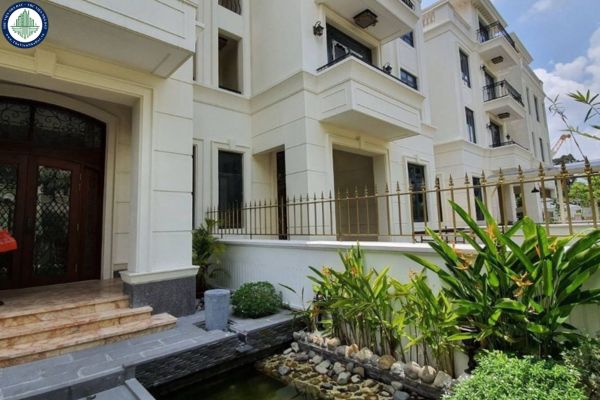 Cho thuê biệt thự Vinhomes Golden River, Quận 1, giá từ 138 triệu