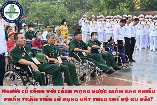 Người có công với cách mạng được giảm bao nhiêu phần trăm tiền sử dụng đất theo chế độ ưu đãi?