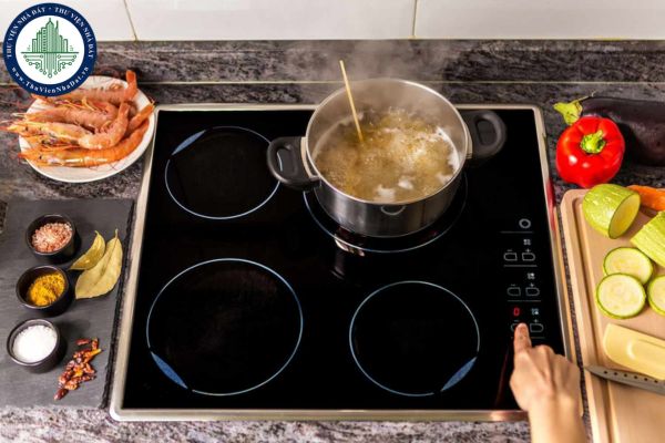 Bếp điện từ nấu không ngon bằng bếp ga có đúng không? Sinh viên nên chọn bếp điện từ hay bếp ga?