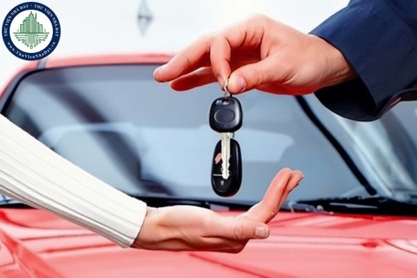Mượn xe ô tô của bạn chạy vượt đèn đỏ, phạt chủ xe hay người lái xe?