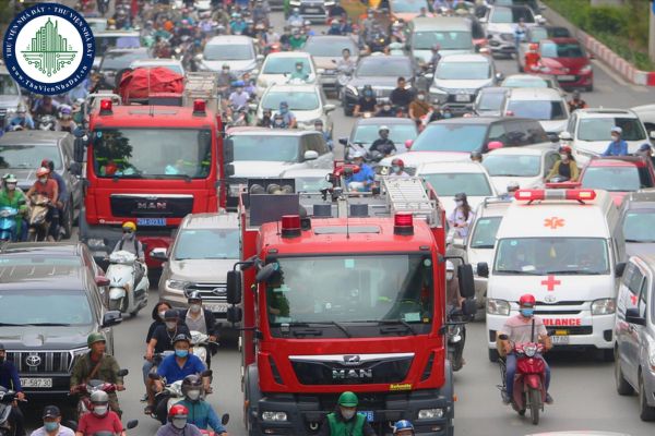 Lúc nào cũng phải nhường đường cho xe ưu tiên đúng không? Xe gắn máy không nhường đường cho xe ưu tiên thì bị phạt như thế nào?