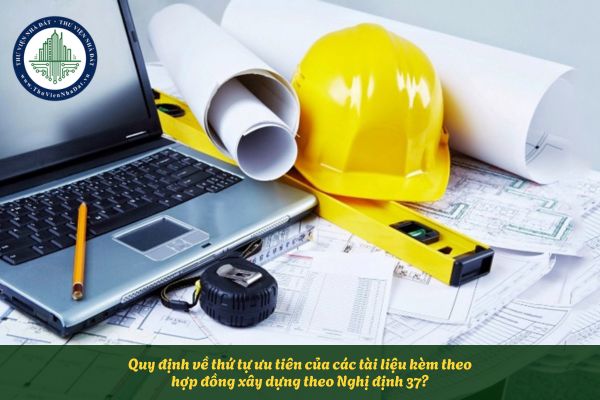 Quy định về thứ tự ưu tiên của các tài liệu kèm theo hợp đồng xây dựng theo Nghị định 37?