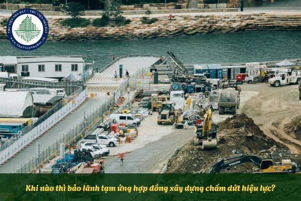 Khi nào thì bảo lãnh tạm ứng hợp đồng xây dựng chấm dứt hiệu lực?