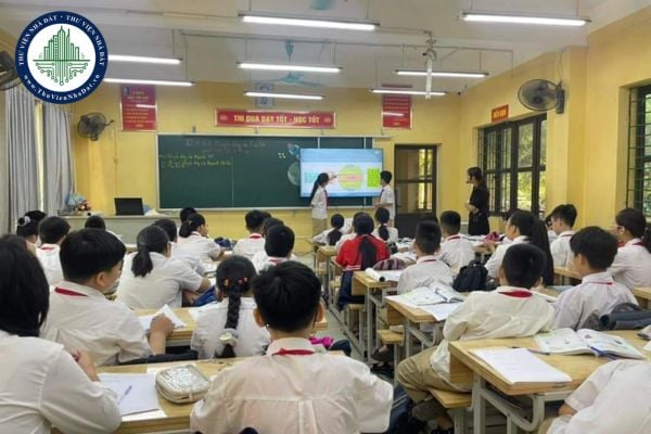 Lớp học trong trường tiểu học có bao nhiêu học sinh?