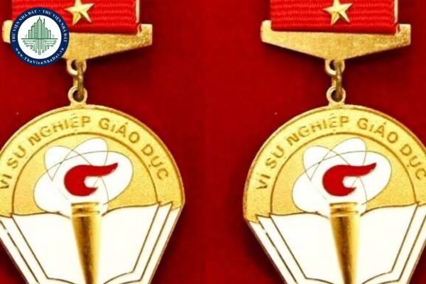 Cá nhân được xét tặng Kỷ niệm chương Vì sự nghiệp giáo dục đáp ứng tiêu chuẩn gì?