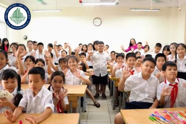 Sĩ số lớp ở trường tiểu học năm học 2024-2025 không quá bao nhiêu em học sinh?