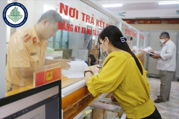 Xe hết niên hạn sử dụng có phải xóa biển số định danh không? Cơ quan đăng ký xe có trách nhiệm thế nào khi thu hồi giấy đăng ký xe, biển số xe?